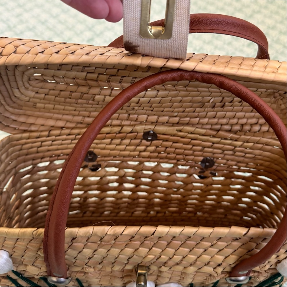 Glamlindo Artesania Handmade Woven Palm Leaf Bag with Snap Closure. - Picture 15 of 16